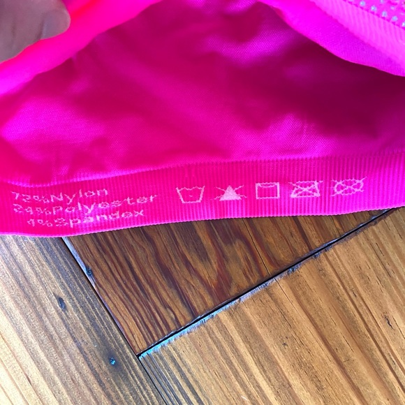 Diadora Women’s Sports Bra - NWOT - Picture 4 of 4